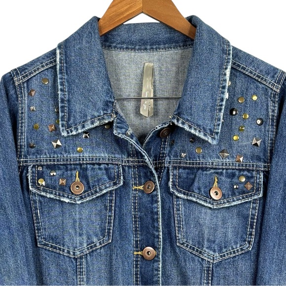 Reitman’s Denim 4 Pocket Trucker Style Jean Jacket with metal stud detail 1X - Picture 3 of 13